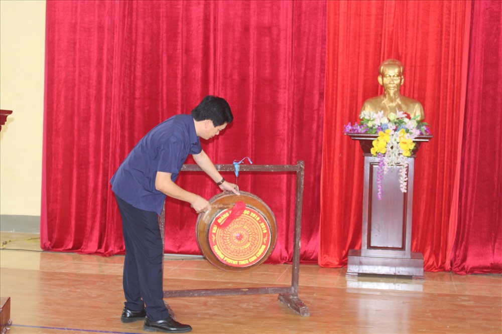 Nghệ An: Lễ khai giảng muộn ở trường vùng lũ