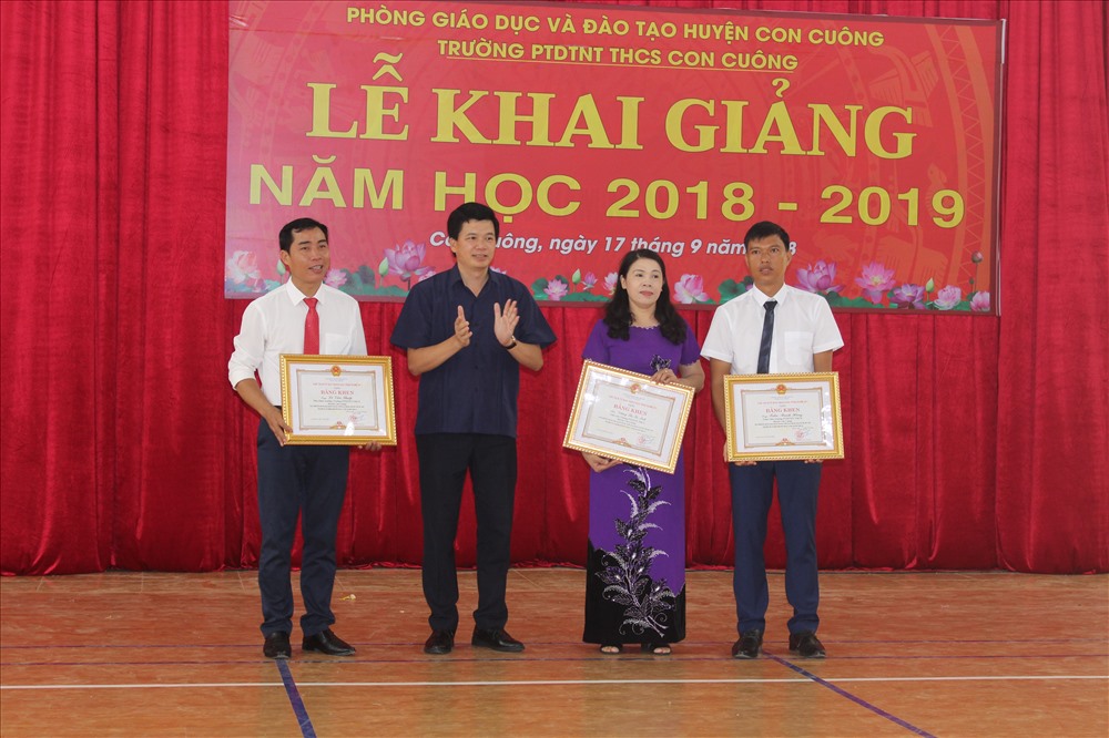 Nghệ An: Lễ khai giảng muộn ở trường vùng lũ