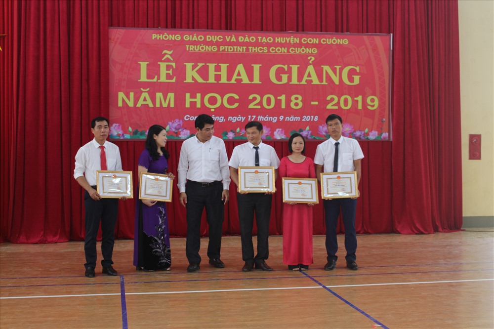 Nghệ An: Lễ khai giảng muộn ở trường vùng lũ