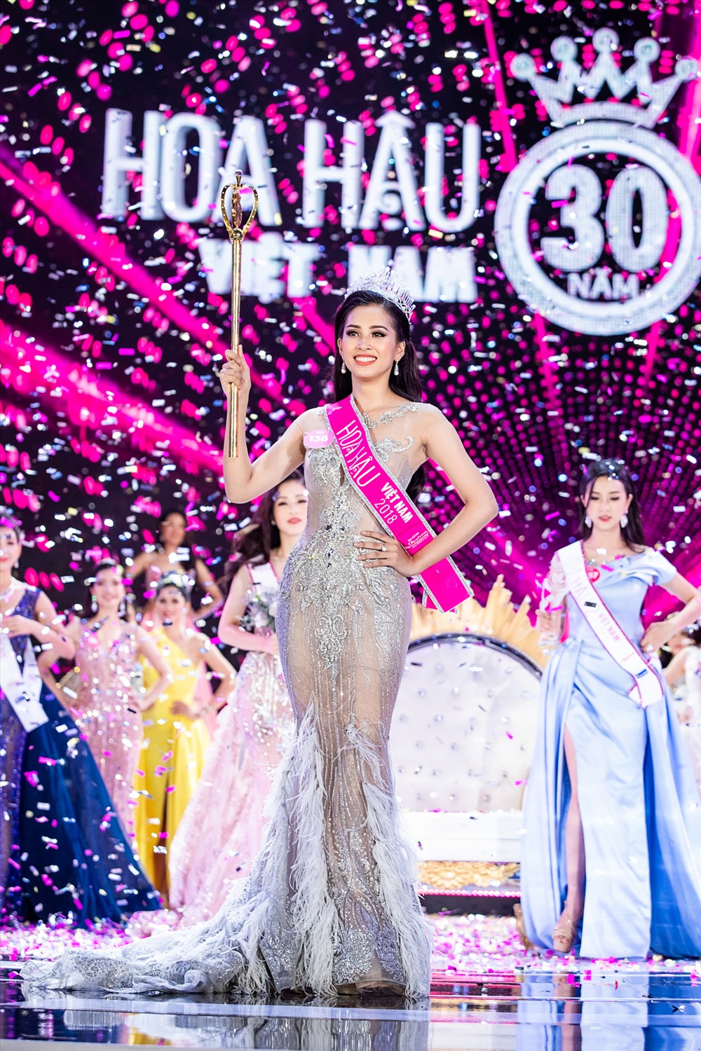 Trần Tiểu Vy đăng quang Hoa hậu Việt Nam 2018. Ảnh: BTC.