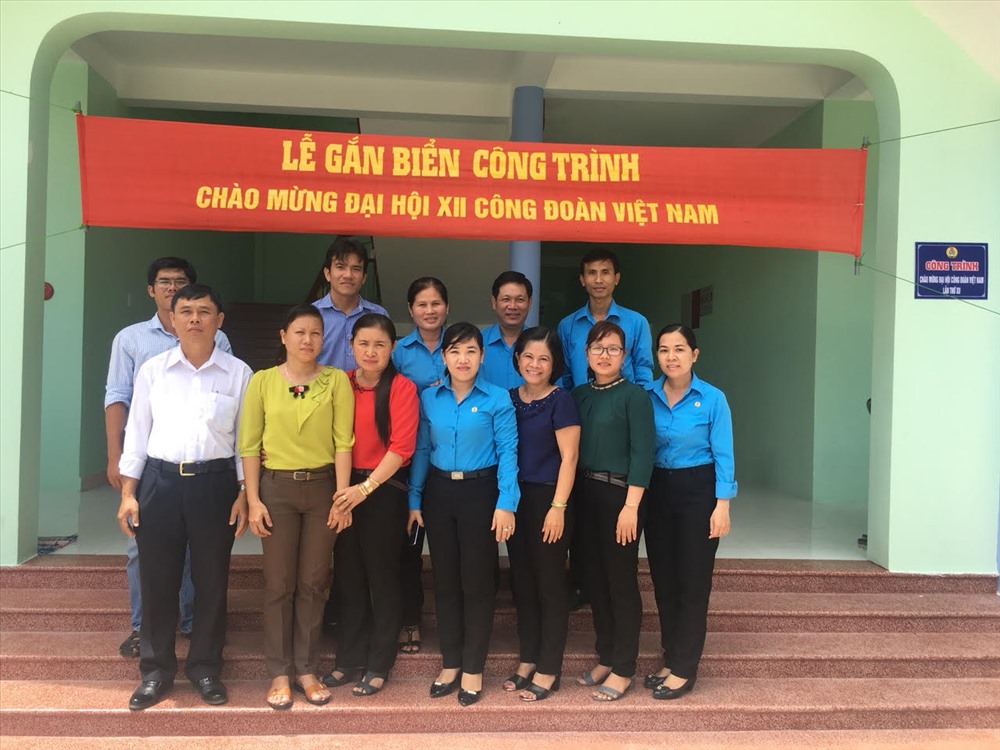 Lễ gắn biển công trình.