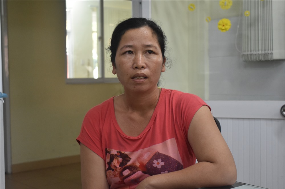 Chị Nguyễn Thị Thúy, vợ bệnh nhân chia sẻ về hoàn cảnh của mình