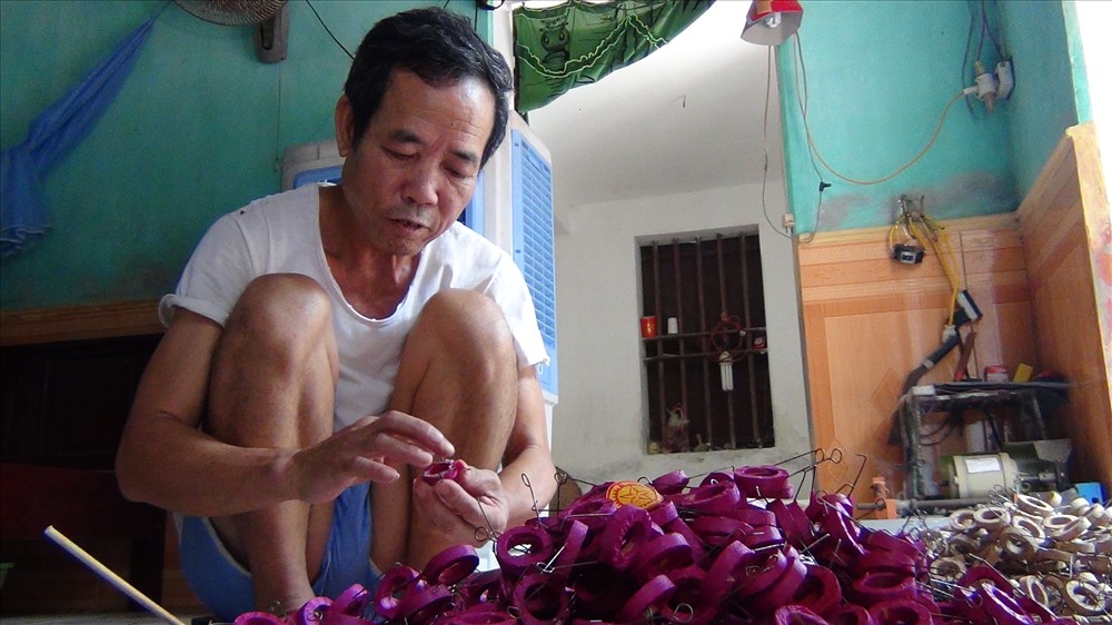 Những năm gần đây, do tuổi già sức yếu, cộng thêm các con của ông phần lớn đã lập gia đình và đều có hướng lựa chọn riêng, nên ông Hưởng dự định làm một vài năm nữa rồi nghỉ. Ông Hưởng nghỉ cũng là điềm báo cho sự mất dần một loại đồ chơi dân gian, cũng như thôn Báo Đáp đã từng mất đi loại đồ chơi Võ Tòng đả hổ khi xưa