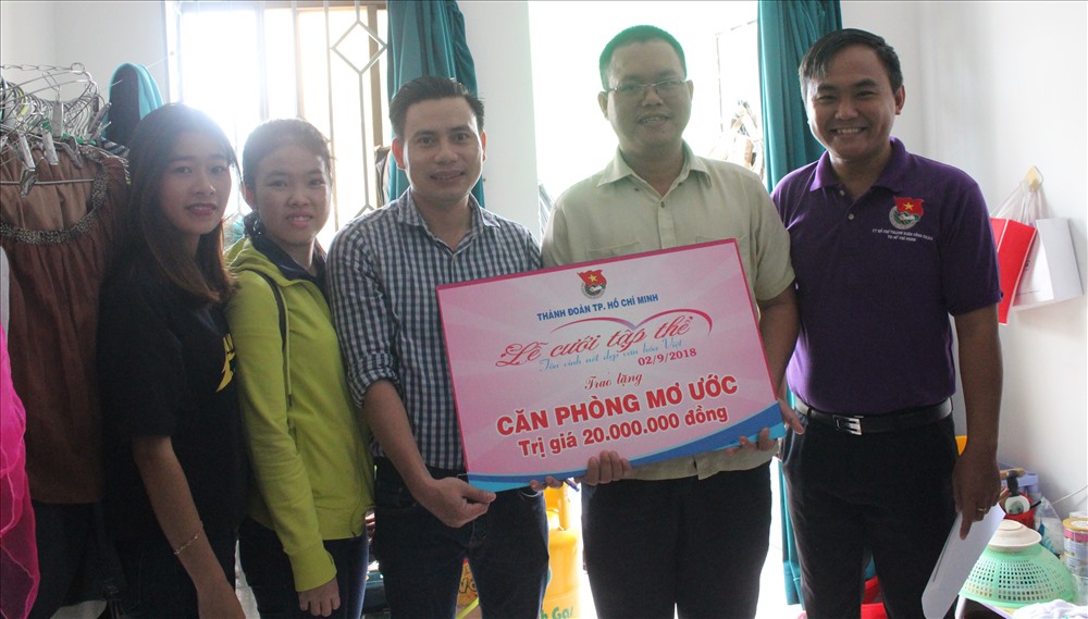 Anh Trường Duy, chồng chị Lan Anh, cặp đôi tham gia lễ cưới tập thể năm 2018 với câu chuyện tình xúc động nhận biểu trưng “Căn phòng mơ ước”