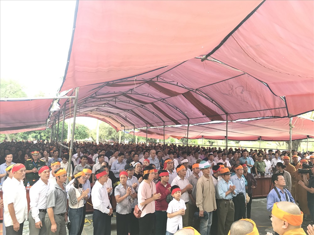 Đông đảo người dân, Phật tử đã đến dự lễ truy điệu. Ảnh: TT