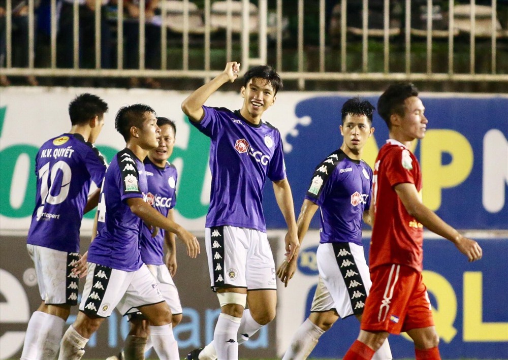 Hà Nội quá mạnh so với HAGL, nên thế cuộc “đội chiến U23” diễn ra kém vui tại Pleiku. Ảnh: T.L