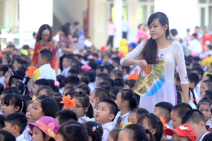 Lễ khai giảng năm học mới tại Trường Tiểu học Chu Văn An - ngôi trường đông học sinh lớp 1 nhất thủ đô. Ảnh: Vnexpress