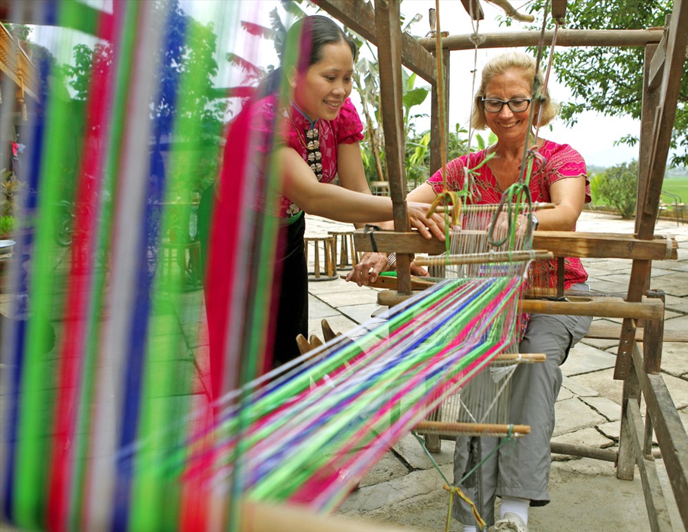 Sắc màu dân tộc.