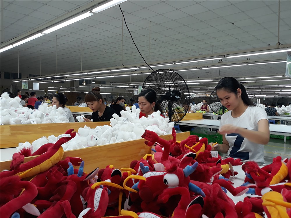 Công nhân Cty may Minh Thành yên tâm sản xuấtvì có tổ chức công đoàn vững mạnh. Ảnh: TN