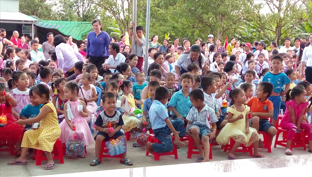 Đông đảo các em thiếu nhi tham gia chương trình