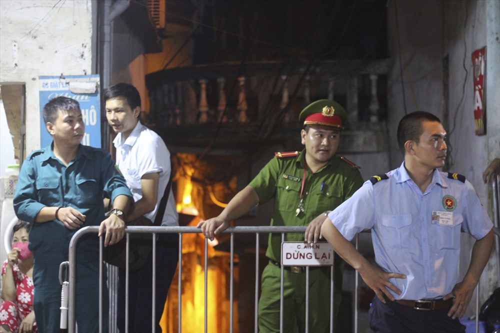 Khu vực lối vào bên trong hiện đang được phong tỏa.
