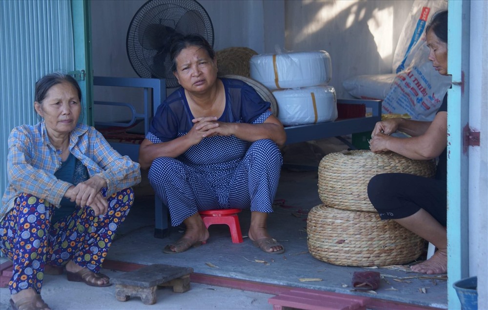 Người dân xã Quang Thiện đau buồn khi nghe tin Chủ tịch nước Trần Đại Quang từ trần. Ảnh: NT