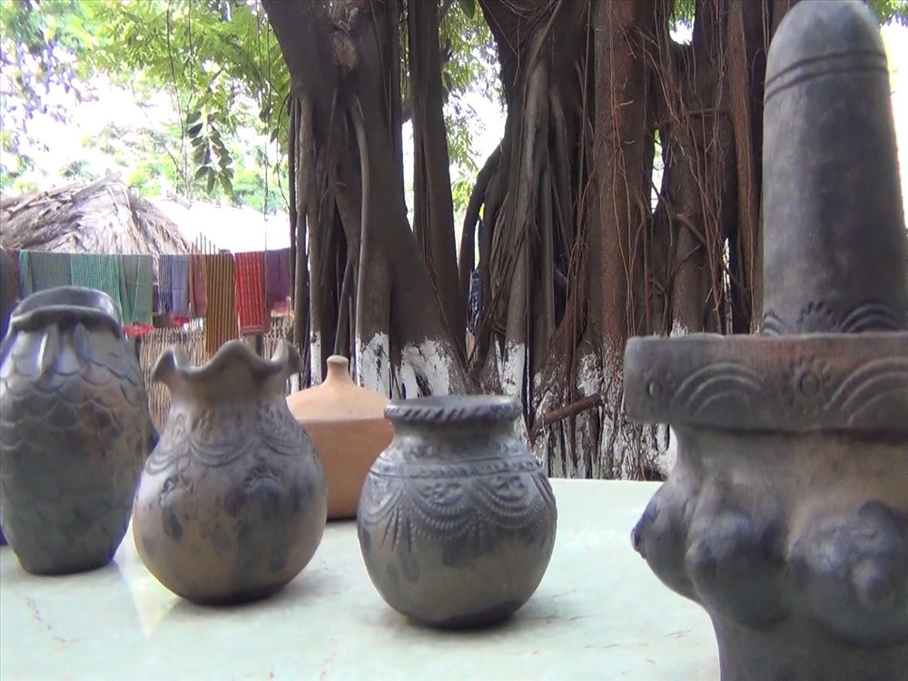 Hướng dẫn làm gốm Bàu Trúc (thị trấn Phước Dân, Ninh Phước, Ninh Thuận).