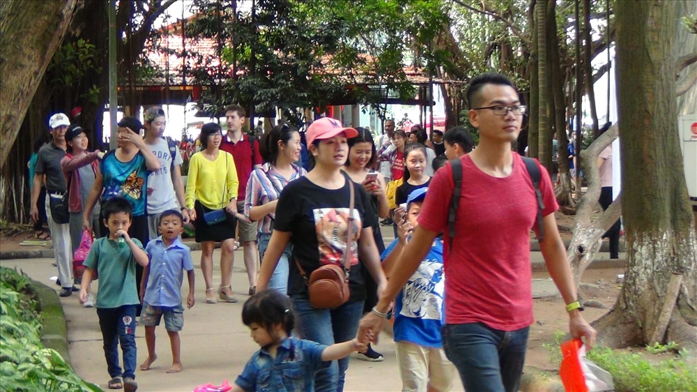 Chương trình được diễn ra từ nay cho tới hết ngày 23.9, hứa hẹn sẽ đem đến cho các em nhỏ và các bậc phụ huynh nhiều điều thú vị trước ngày Rằm tháng Tám.