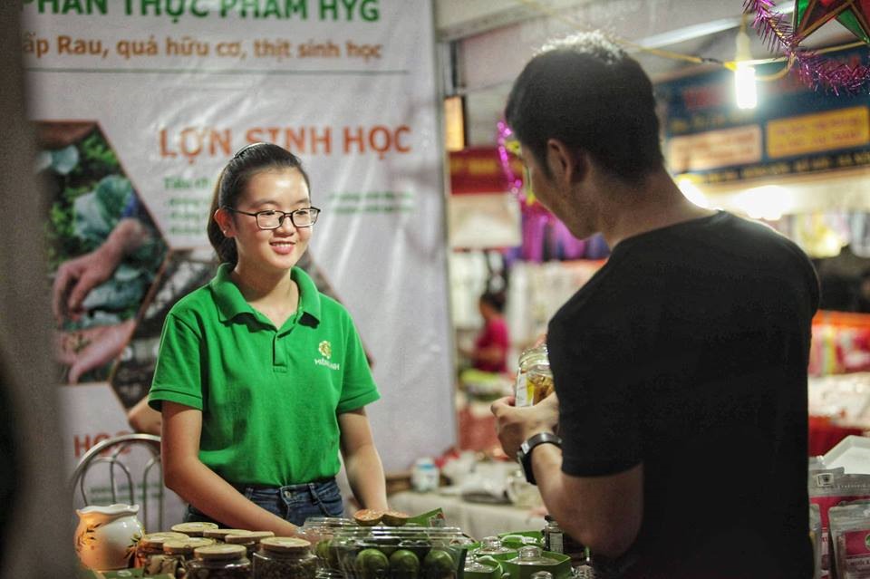 Hội chợ năm nay thu hút hơn 300 gian hàng từ nhiều đơn vị doanh nghiệp, tổ chức tham gia.