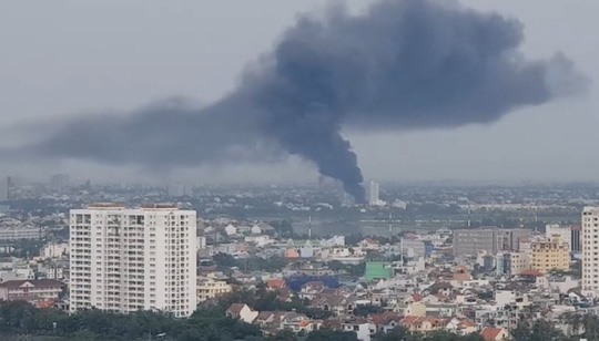 Toàn cảnh vụ cháy.