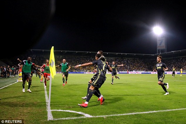 Pha mở tỉ số của Ronaldo giúp người hâm mộ Juve cởi lòng. Ảnh: Reuters.