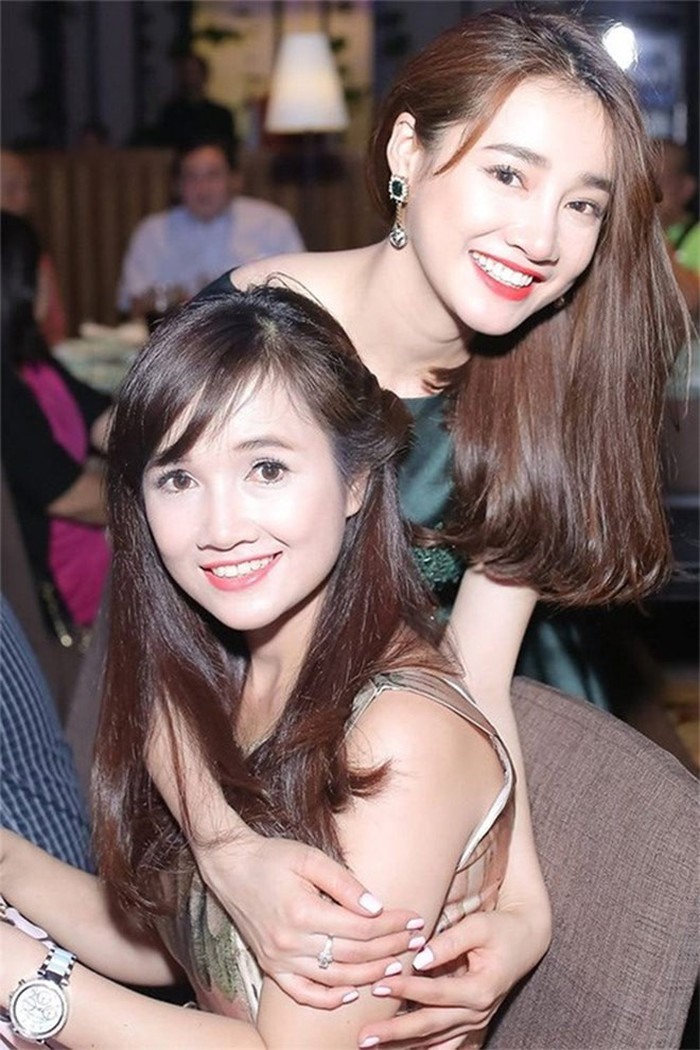 Bích Trâm luôn ủng hộ chuyện tình của em gái Nhã Phương và Trường Giang.