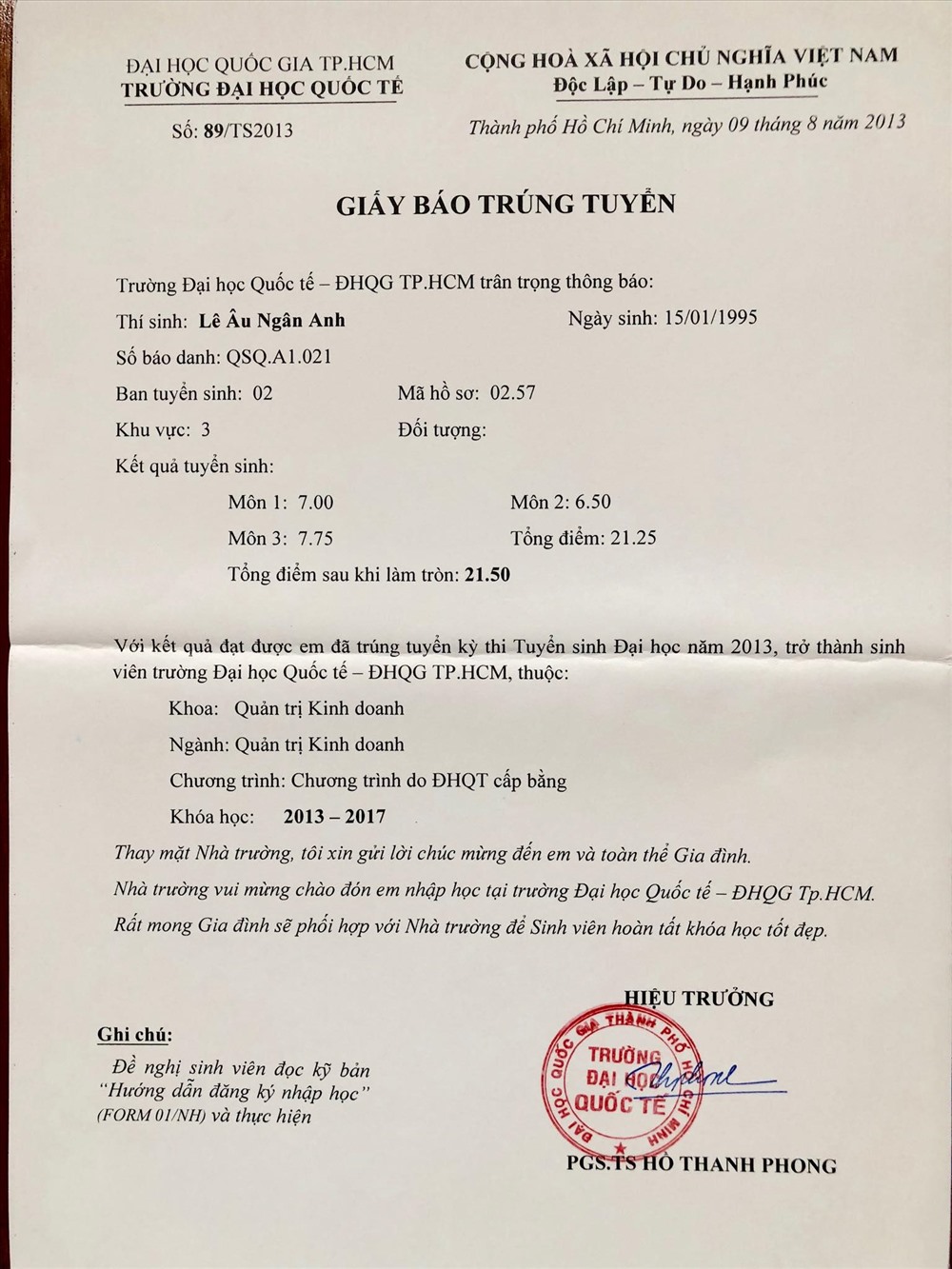 Giấy báo trúng tuyển đại học của Lê Âu Ngân Anh. Ảnh: FBNV