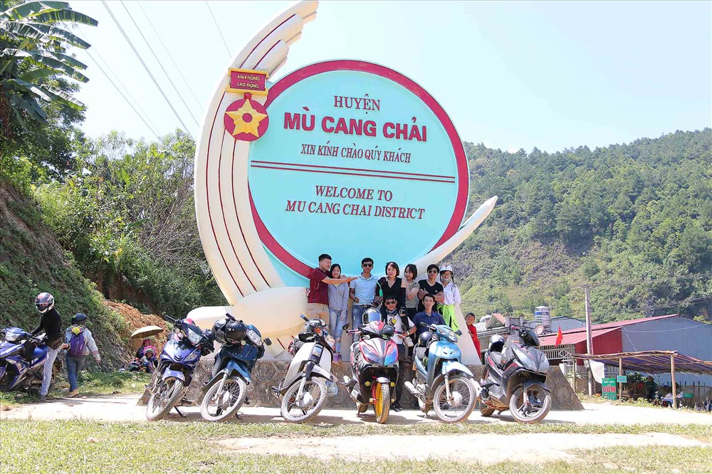 Điểm đến lễ hội dù lượn Khau Phạ. Ảnh. Đinh Huy