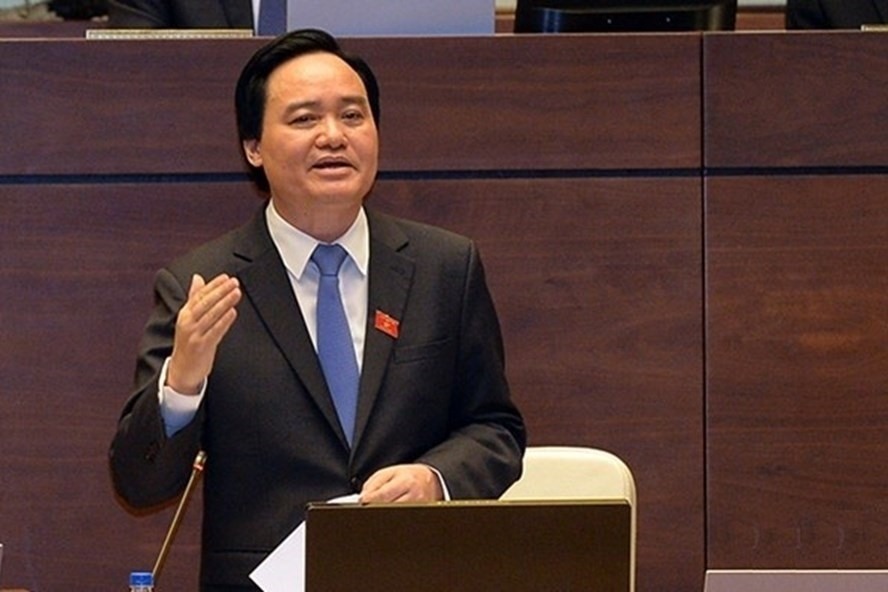 Bộ trưởng Bộ Giáo dục và Đào tạo Phùng Xuân Nhạ quán triệt giáo viên phải nhắc nhở học sinh giữ gìn, không viết, vẽ vào sách giáo khoa.