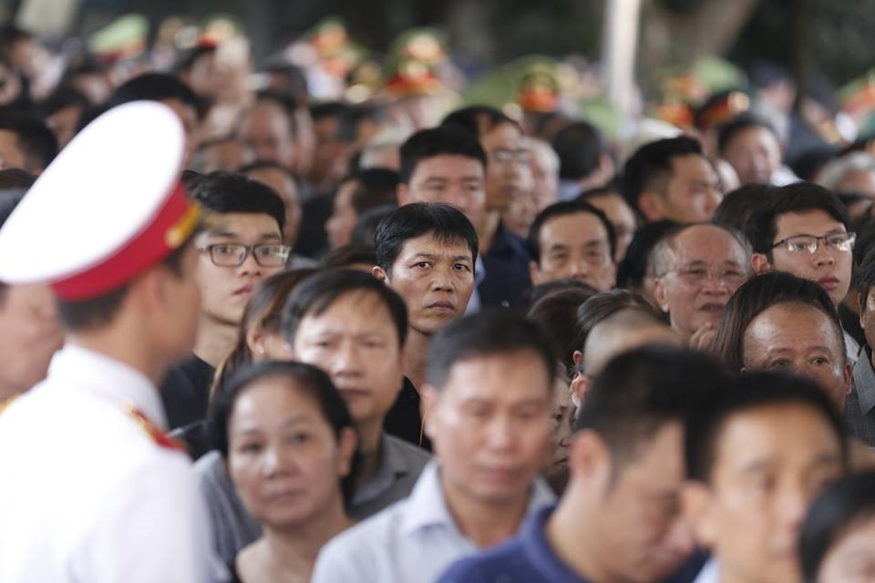 Người dân xếp hàng chờ vào viếng Chủ tịch Nước. Ảnh: Đăng Huỳnh