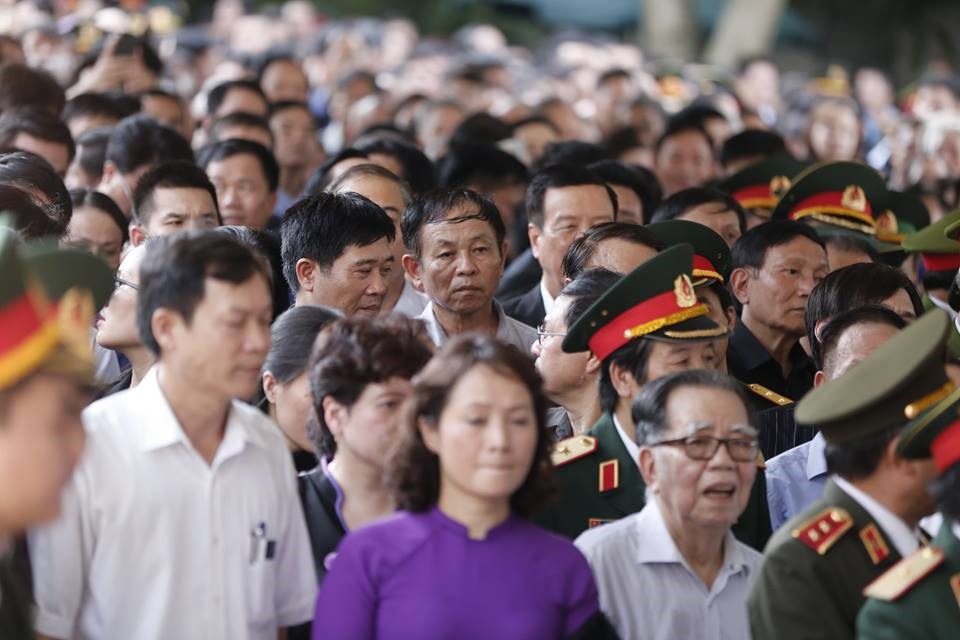 Người dân đau buồn trong lễ viếng Chủ tịch Nước. Ảnh: Đăng Huỳnh