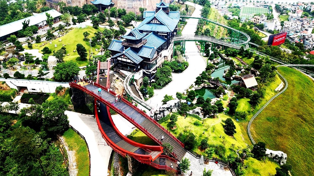 Cầu Dương có chiều dài 50,962m, diện tích 224,23m2, với 97 bậc. Cầu Âm dài 56,379m, diện tích 248,07m2, với 103 bậc.