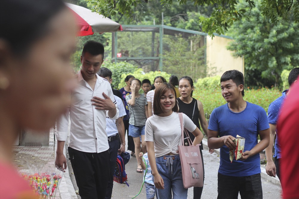 Nơi đây cũng thu hút rất đông thanh niên tham quan vào dịp nghỉ lễ.