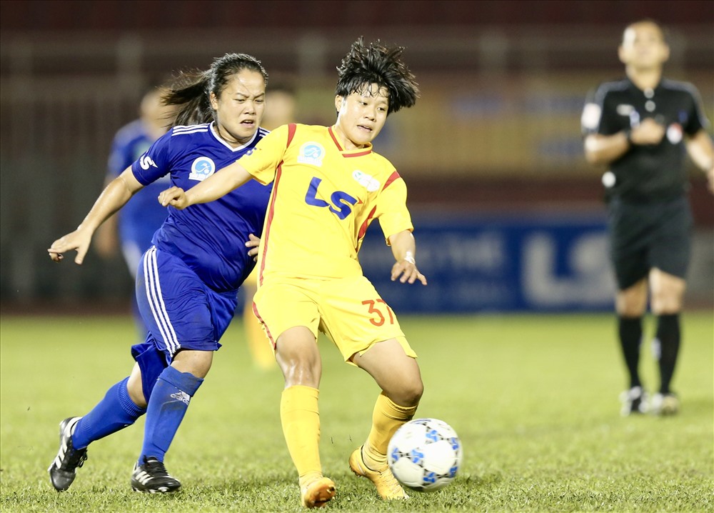 Trận thắng 4-0 trước TNG Thái Nguyên cũng giúp cho ĐKVĐ TP.HCM I vươn lên áp sát ngôi đầu.