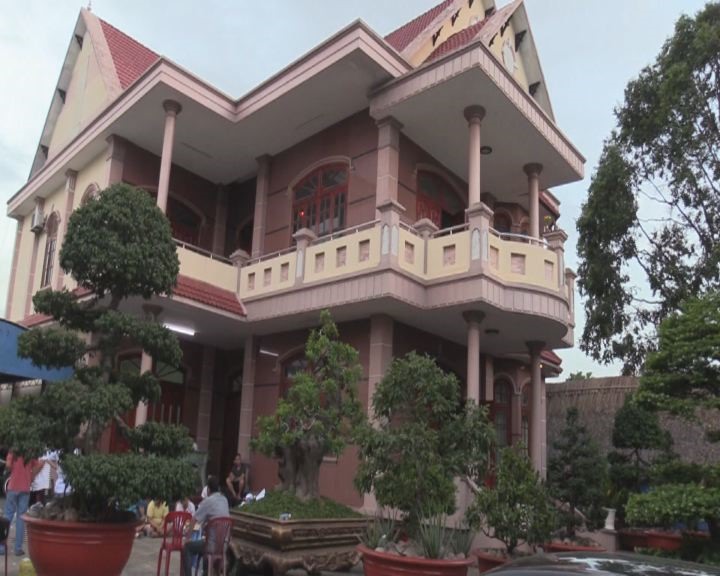 Căn biệt thự sang trọng nơi hàng chục con bạc sát phạt nhau.