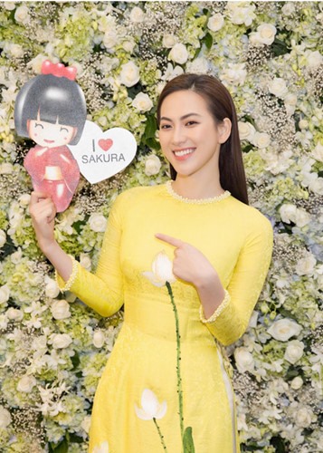 Nữ diễn viên xinh đẹp trong tà áo dài. Ảnh: FBNV