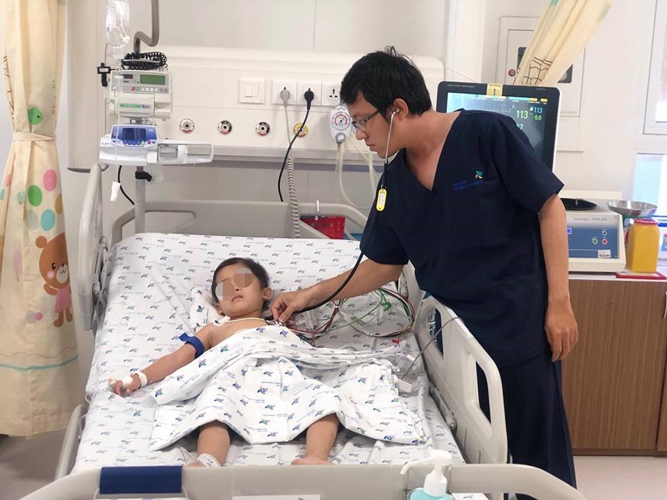 Hiện tại tình hính sức khỏe của bệnh nhi đã ổn định, các bác sĩ cho biết bệnh nhi có thể mắc hội chứng Rapunzel