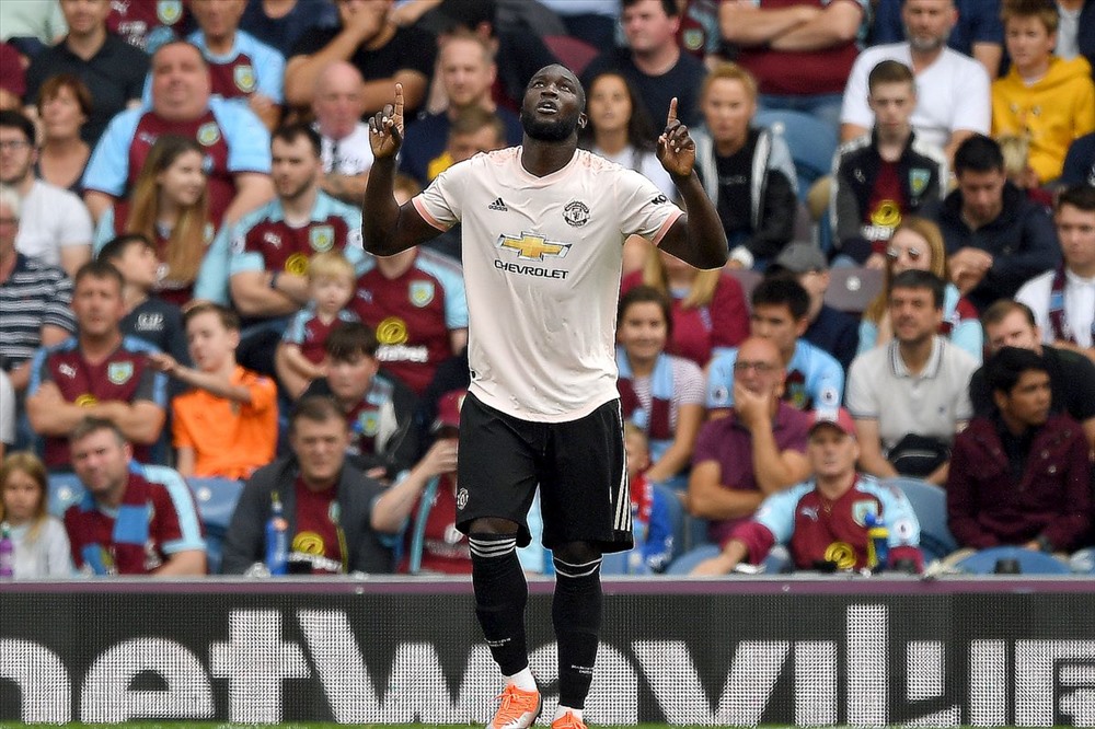 Lukaku tỏa sáng với một cú đúp giúp M.U giành trọn 3 điểm. Ảnh: Getty.