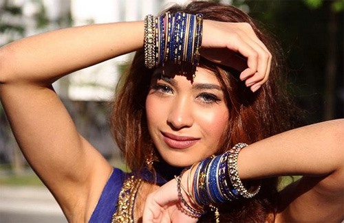 Nhan sắc của Zahra Khanum là sự pha trộn của vẻ đẹp Pakistan kết hợp với nét huyền bí của phụ nữ phương Đông