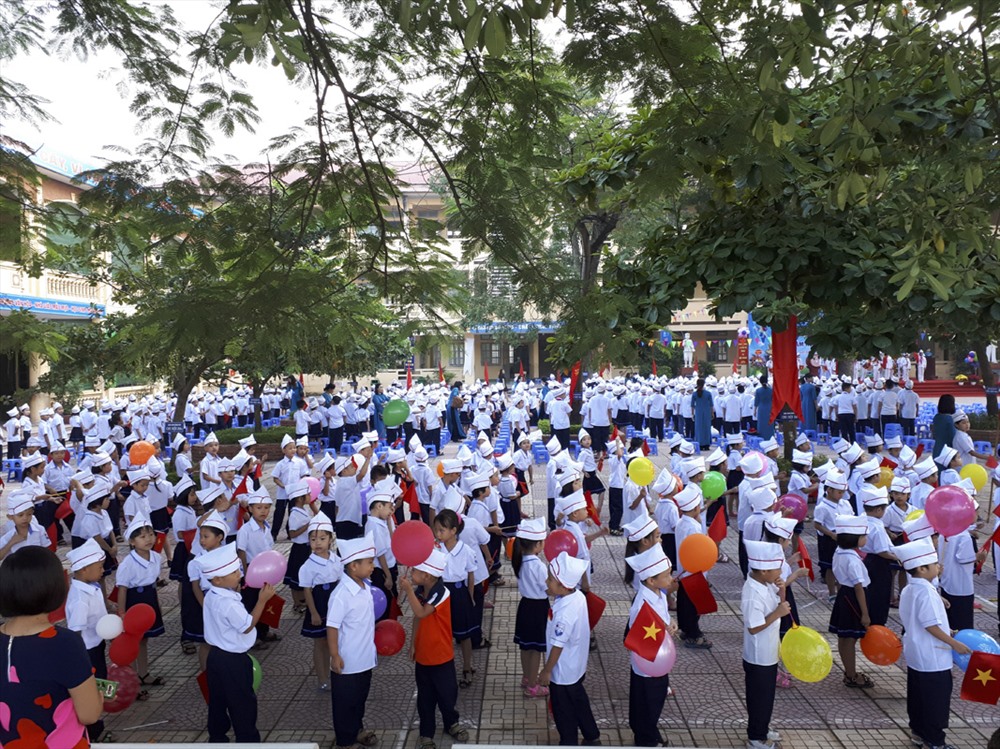 Lễ khai giảng năm học mới 2018-2019 tại trường Tiểu học Sơn Đồng. Ảnh Trần Vương