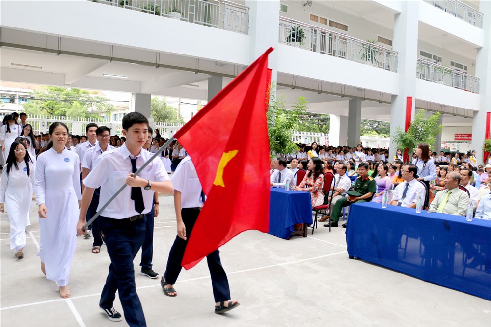 Quang cảnh khai giảng năm học mới ở trường PTTH Long Xuyên (TP Long Xuyên). Ảnh: LT