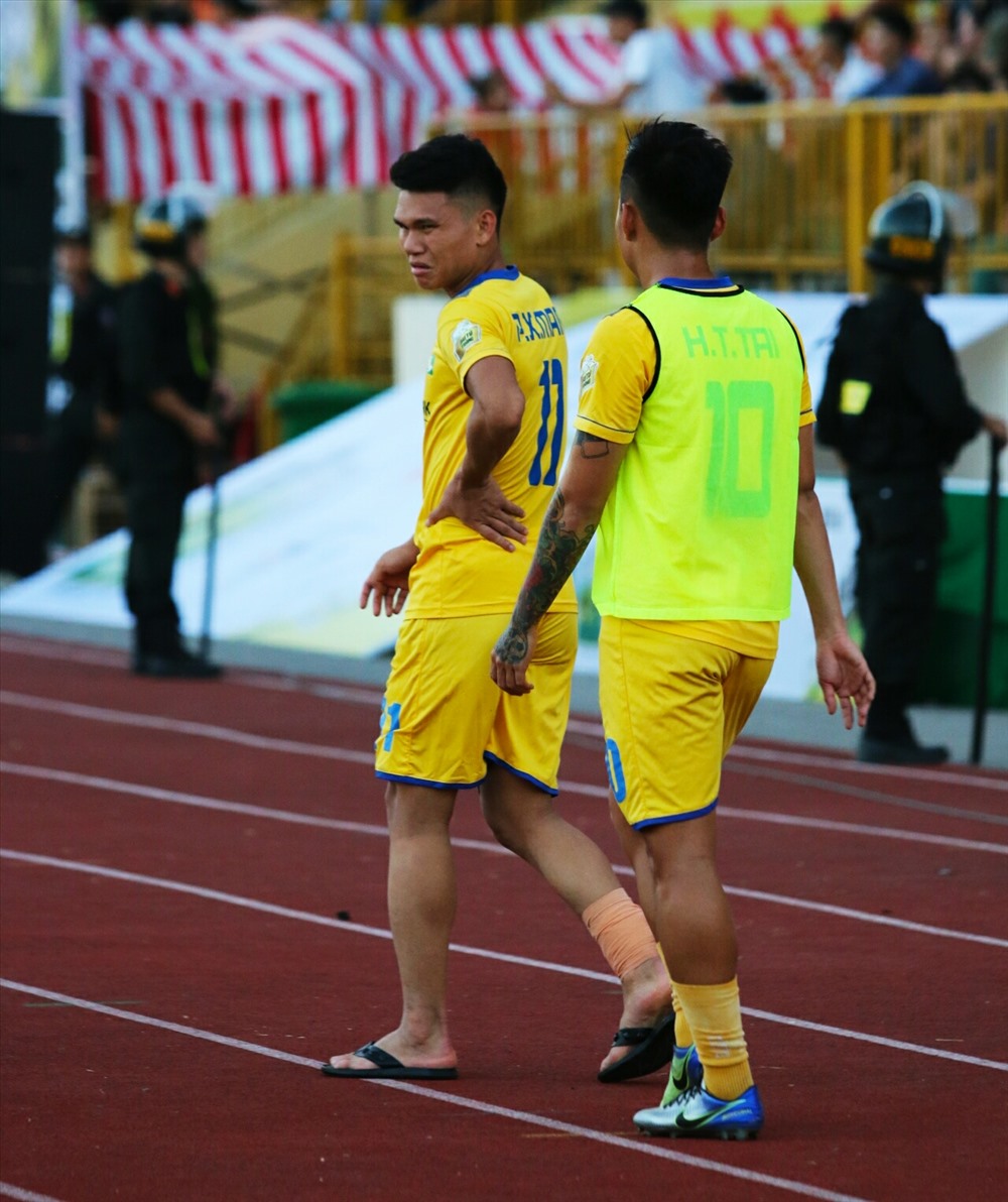 Với chấn thương của mình, Xuân Mạnh không chỉ nghỉ hết V.League 2018 mà còn có nguy cơ lỡ hẹn AFF Cup nếu không kịp hồi phục và lấy lại phong độ. Ảnh: D.N