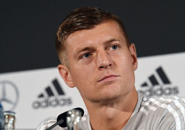 Toni Kroos đã dành những lời khuyên quý báu cho người đàn em. Ảnh: Getty Images.