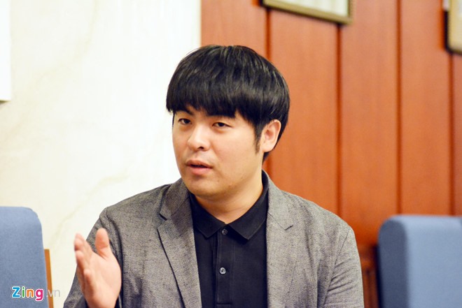 Lee Dong-jun là người đại diện của ông Park Hang-seo, GĐKT Chung Hae-seong của HAGL và tiền vệ Lương Xuân Trường.