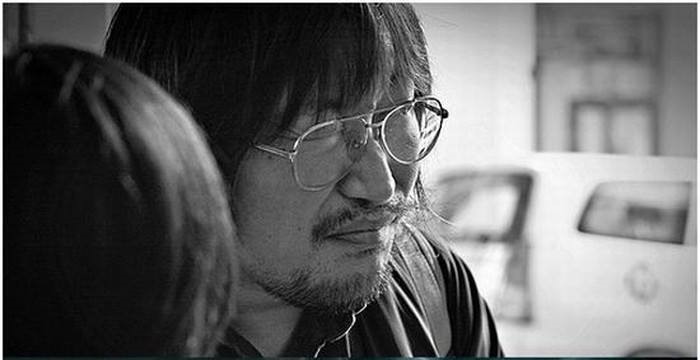 Masaaki Azuma sinh năm 1962, là sinh viên Đại học Tổng hợp Kawasaki, chuyên ngành âm thanh biểu diễn.