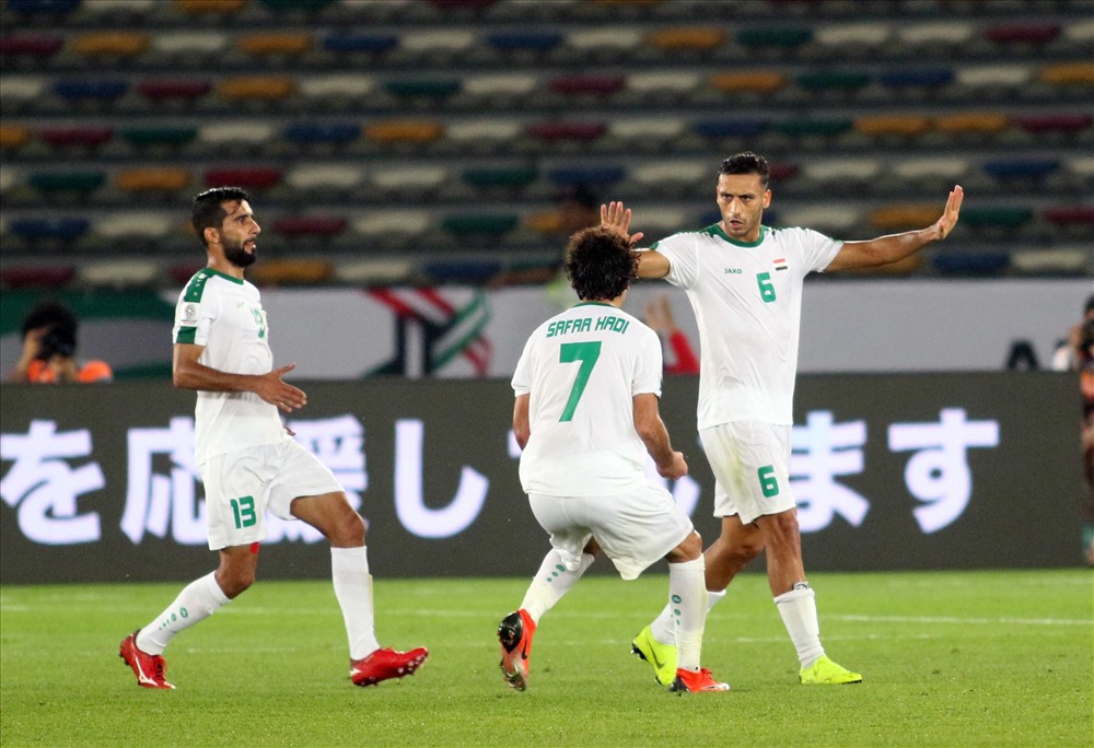 Cầu thủ đang đá ở Serie A là Ali Adnan ghi bàn từ cú sút phạt đẳng cấp phút 90 giúp Iraq vượt qua ĐT Việt Nam 3-2. Ảnh: Hữu Phạm