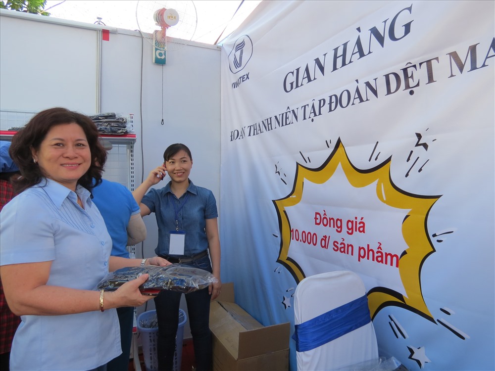 Gian hàng đồng giá 10.000 đồng/sản phẩm