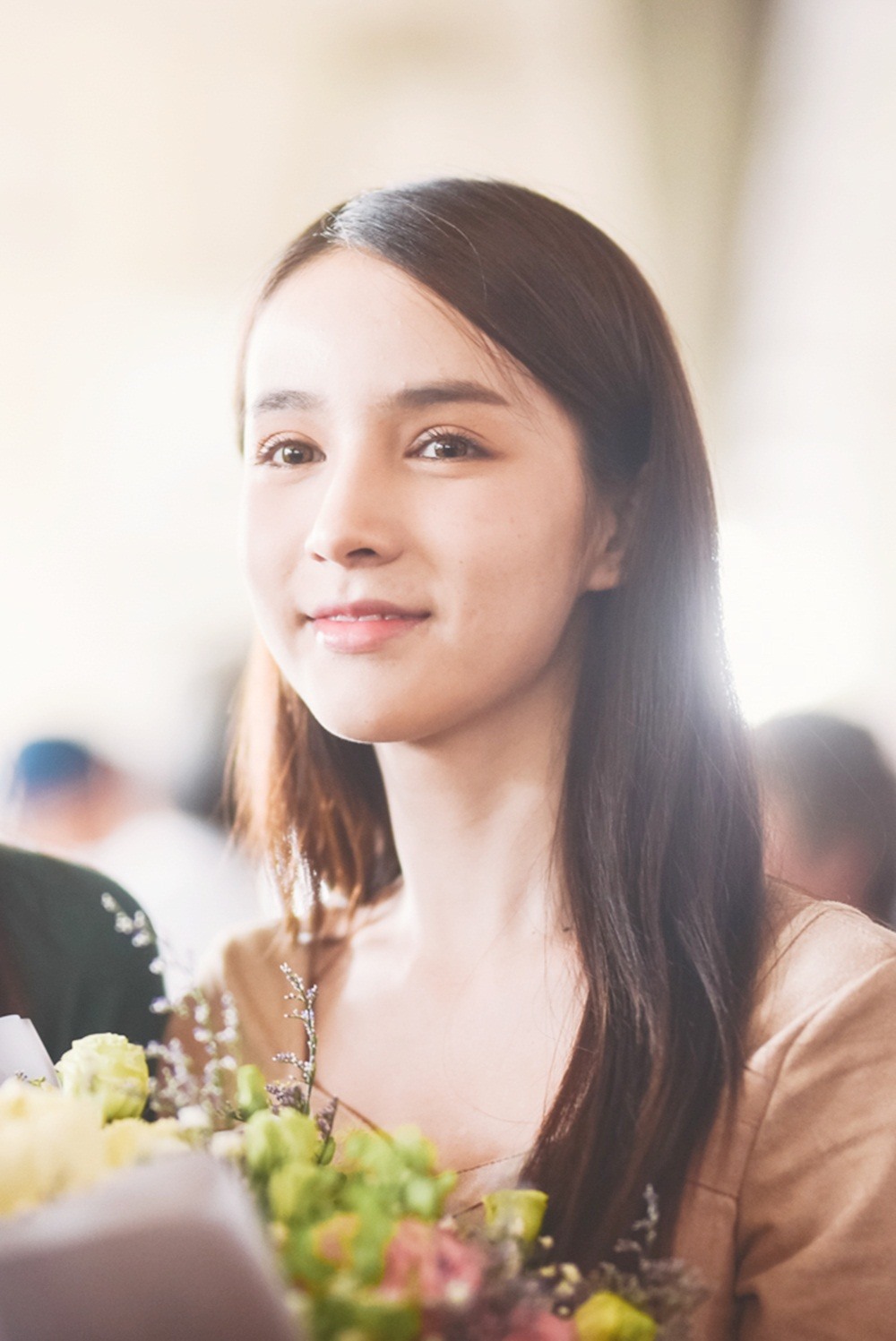 Người đẹp chuyển giới Thái Lan gây cảm tình khi thân thiện gửi lời chào fan hâm mộ bằng tiếng Việt.