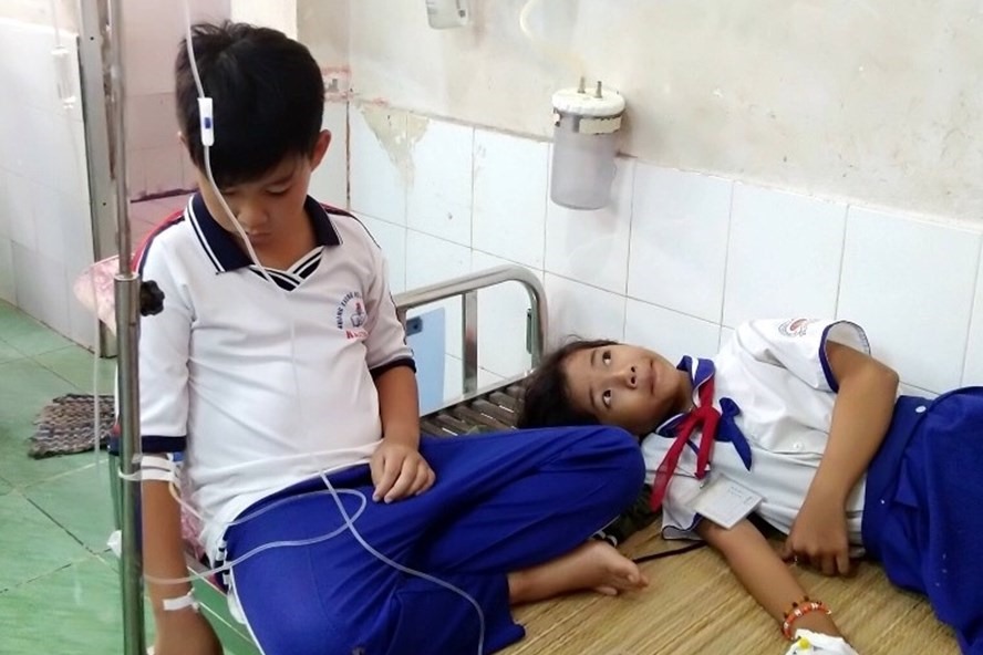 Một số em vẫn còn nằm viện điều trị, nhưng sức khỏe đã hồi phục. Ảnh: Nhật Hồ