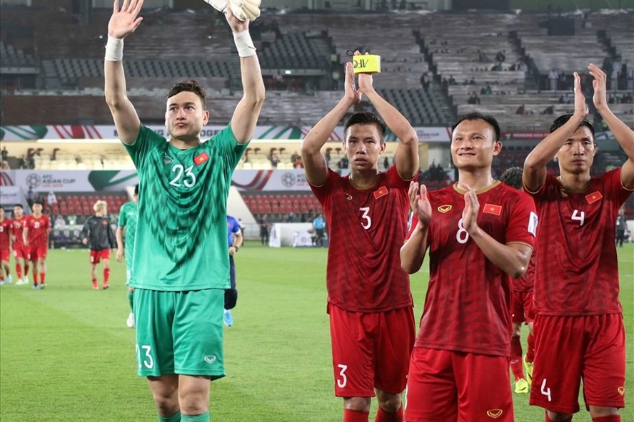 Thủ thành Văn Lâm có một ngày làm việc cực nhọc. Ảnh Hữu Phạm