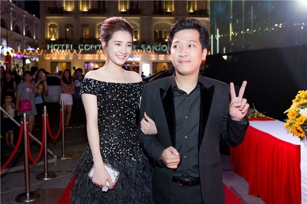 Trường Giang và Nhã Phương tại giải Mai Vàng 2016.