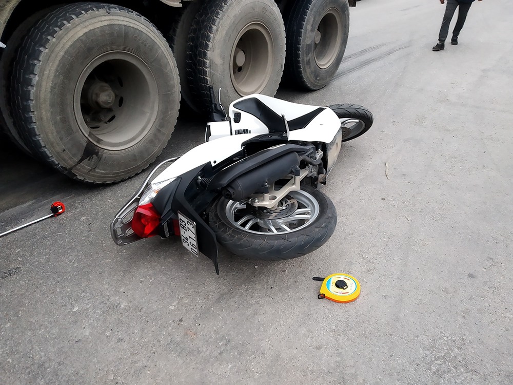 Chiếc xe máy của 2 nạn nhân.