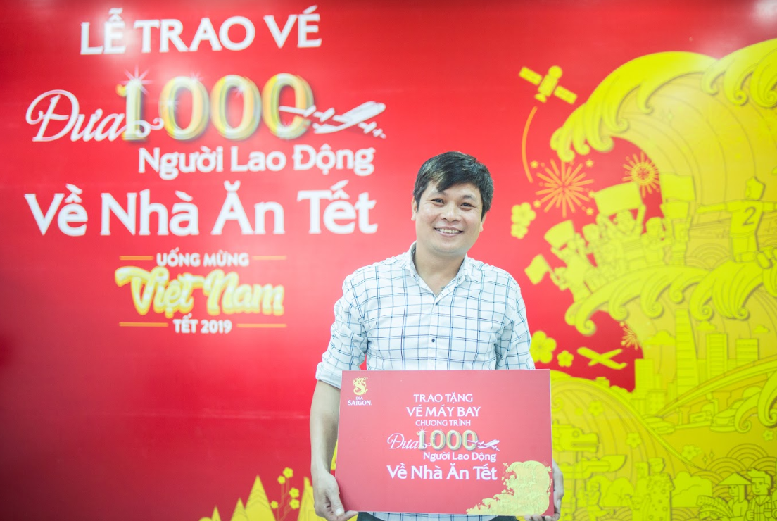 Anh Tùng hào hứng với chuyến bay về nhà sắp tới