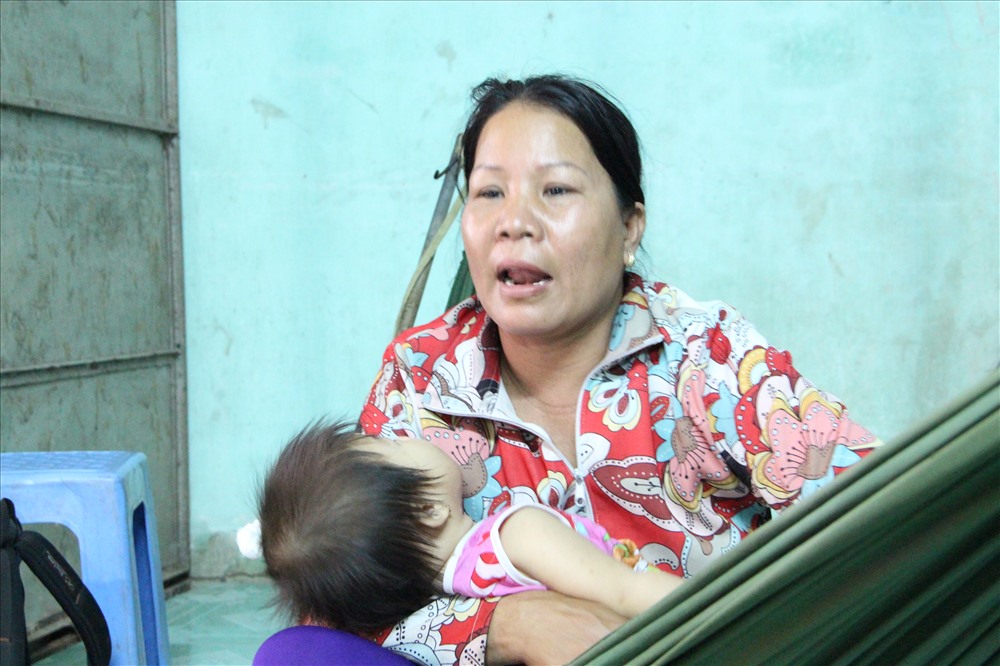 Bà Yến nén nỗi đau để tiếp tục chăm lo 3 cháu nội.